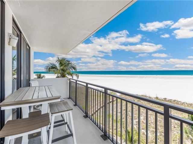 Tradewinds Apts Of Marco Island