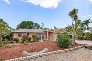 Ranch,Single Family Residence, 734 Sharar Caloosahatchee, FL 33904 