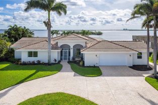 Ranch,Single Family Residence, 13 Bayview Fort Myers Beach, FL 33931 