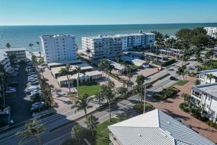 Low Rise (1-3), 1910 Gulf Shore Blvd N # 204, Naples FL 34102