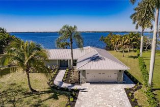 Ranch,Single Family Residence, 138 Riverview East Fort Myers, FL 33905 