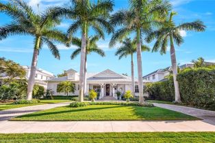 2 Story,Single Family Residence, 150 Central Ave, Naples FL 34102