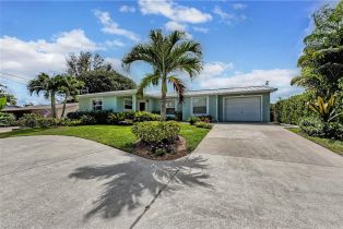 Single Family Residence, 1540 Curlew Ave, Naples FL 34102