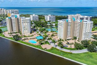 High Rise (8+), 21 Bluebill Ave # 902, Naples FL 34108