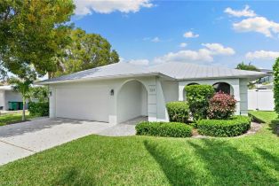 Ranch,Single Family Residence, 521 102nd Vanderbilt Beach, FL 34108 