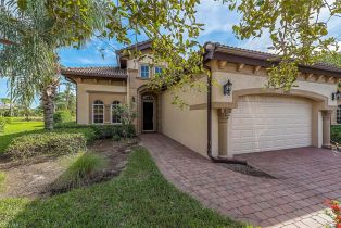 , 7812 Valencia Ct, Naples FL 34113