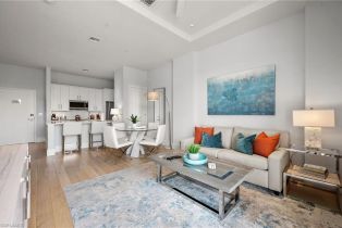 , 101 8th St S # 206, Naples FL 34102