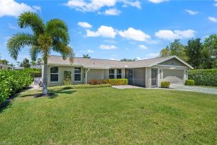 Ranch,Single Family Residence, 243 Willowick Dr, Naples FL 34110