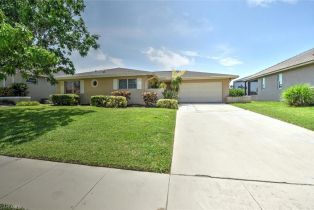 Ranch,Single Family Residence, 577 Seagrape Dr, Marco Island FL 34145