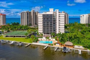 High Rise (8+), 11030 Gulfshore Dr # 603, Naples FL 34108