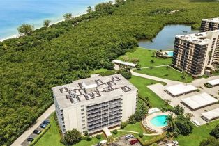 Apartment,High Rise (8+), 5 Bluebill Ave # 403, Naples FL 34108