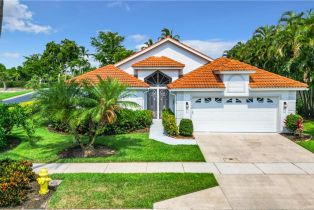 , 8452 Indian Wells Way E, Naples FL 34113