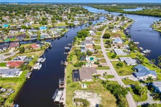 ,  , Fort Myers Shores, CA 33905 - 9