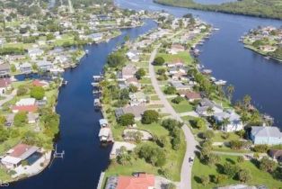 ,  , Fort Myers Shores, CA 33905 - 8