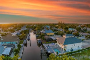 2 Story,Single Family Residence, 2736 Gulfview Dr, Naples FL 34112