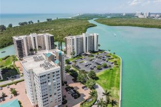 High Rise (8+), 21 Bluebill Ave # 303, Naples FL 34108