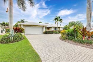 , 675 Harbour Dr, Naples FL 34103