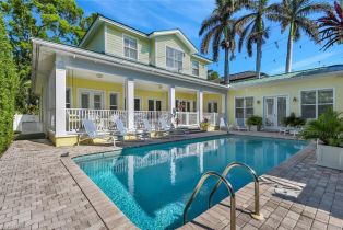 2 Story,Single Family Residence, 362 2nd Ave N, Naples FL 34102