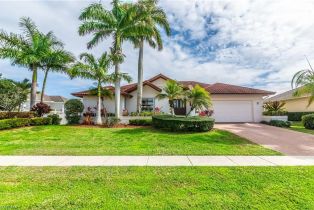 Ranch,Single Family Residence, 528 Tigertail Marco Island, FL 34145 