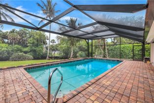 2 Story,Multi-Story Home,Single Family Residence, 152 Oakwood North Naples, FL 34110 