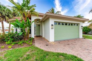 Ranch,Single Family Residence, 596 93rd Ave N, Naples FL 34108