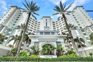 Penthouse,High Rise (8+), 300 Dunes Blvd # 3, Naples FL 3411034110 