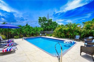 , 672 100th Ave, Naples FL 34108