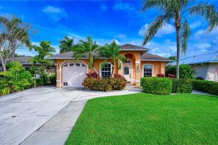 Ranch,Single Family Residence, 575 101st Ave N, Naples FL 34108