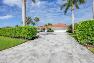 , 4611 Crayton Rd, Naples FL 34103