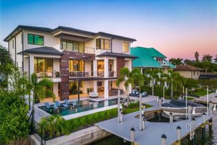 Multi-Story Home,Single Family Residence, 448 Oak Vanderbilt Beach, FL 34108 