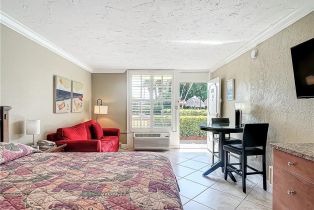 , 2555 Tamiami Trl N # 137, Naples FL 34103