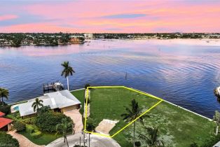 , 1303 Marlin Dr, Naples FL 34102