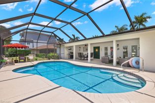 , 482 Trade Winds Ave, Naples FL 34108