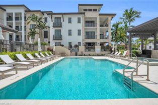 ,  , Naples Square, CA 34102 - 22