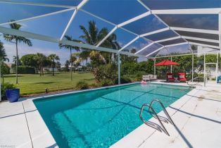 , 640 Harbour Dr, Naples FL 34103