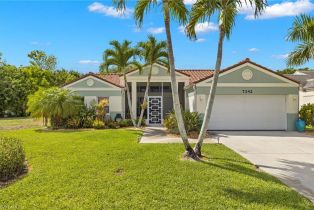 Ranch,Single Family Residence, 7242 Mill Pond Cir W, Naples FL 34109