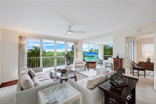 High Rise (8+), 5501 Heron Point Dr # 204, Naples FL 34108