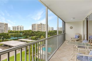 High Rise (8+), 5 Bluebill Ave # 607, Naples FL 34108