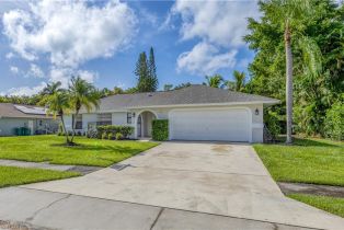 Ranch,Single Family Residence, 42 Willoughby North Naples, FL 34110 