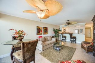 ,  , Hickory Pointe, CA 34134 - 8