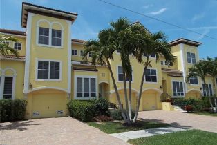 Multi-Story Home,Villa Attached, 1080 5th St S # 1080, Naples FL 34102