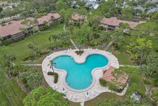 , 3207 Horse Carriage Way # 403, Naples FL 34105