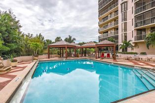 High Rise (8+), 6075 Pelican Bay Blvd # 202, Naples FL 34108