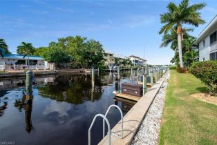 2 Story,Low Rise (1-3), 1320 Blue Point Ave # 11, Naples FL 3410234102 