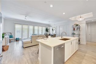 ,  , Naples Square, CA 34102 - 10