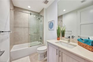 ,  , Naples Square, CA 34102 - 25