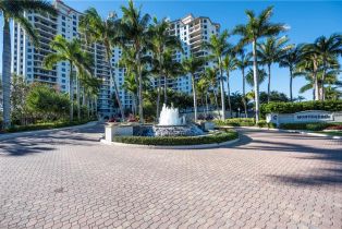 High Rise (8+), 7575 Pelican Bay Blvd # 505, Naples FL 34108