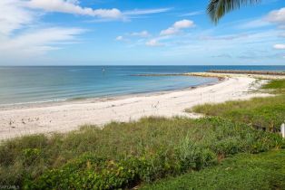 Low Rise (1-3), 2207 Gulf Shore Blvd N # D4, Naples FL 34102