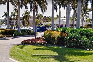 Apartment,Mid Rise (4-7), 1501 Middle Gulf Dr # I207, Sanibel FL 3395733957 