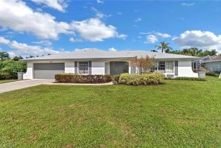 Ranch,Single Family Residence, 389 Country Club North Naples, FL 34110 